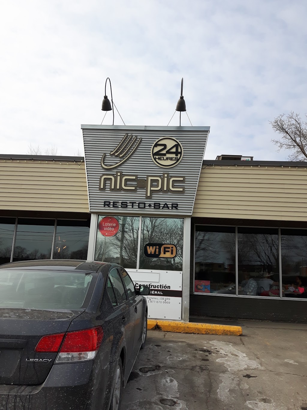 Restaurant Nic & Pic | 136 Rue Larocque, Saint-Jean-sur-Richelieu, QC J3B 2X2, Canada | Phone: (450) 347-8116