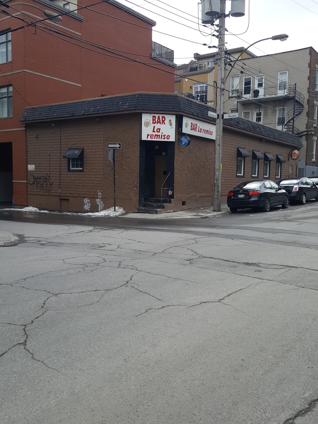 Taverne Bar La Remise Inc | 540 Rue Boucher, Montréal, QC H2J 3Z6, Canada | Phone: (514) 272-0206
