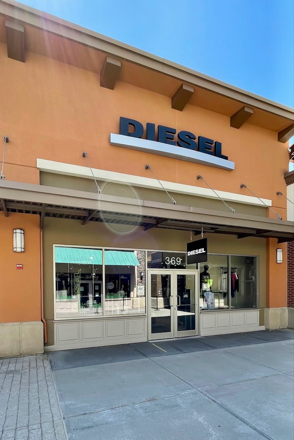 Diesel | c/o Premium Outlets Montreal, 19001 Chemin Notre Dame Unit 369, Mirabel, QC J7J 0T1, Canada | Phone: (450) 600-3335