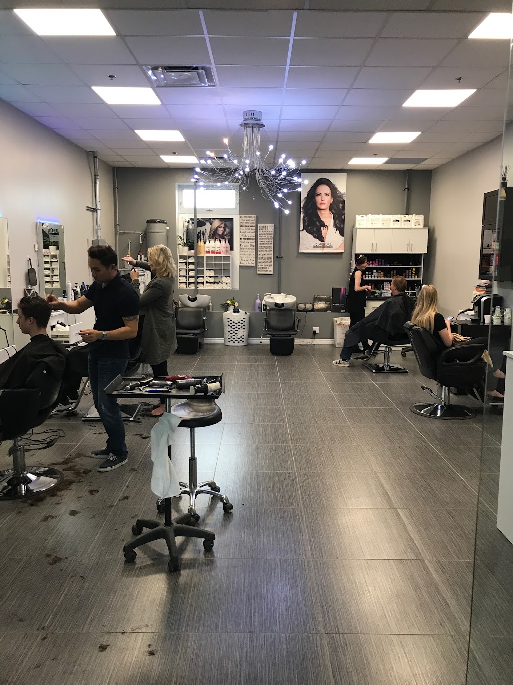 Andrew Nuri Hair Studio | 203 Lester St, Waterloo, ON N2L 3W3, Canada | Phone: (519) 745-7772