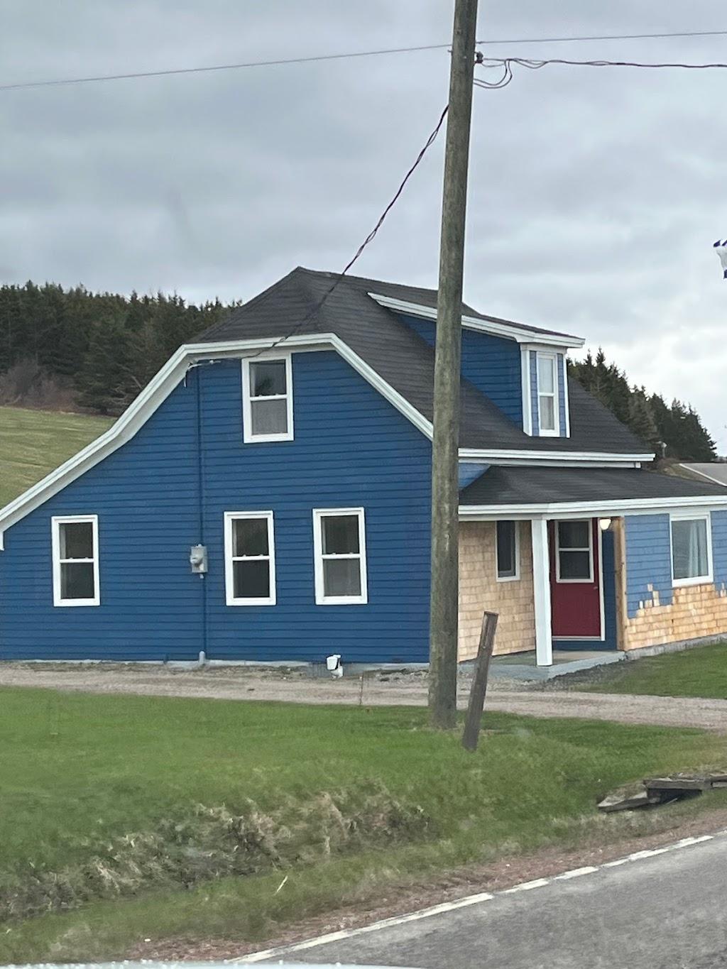 La Bella Mona Lisa | 12225 Cabot Trail, Saint Joseph du Moine, NS B0E 3A0, Canada | Phone: (902) 224-2560