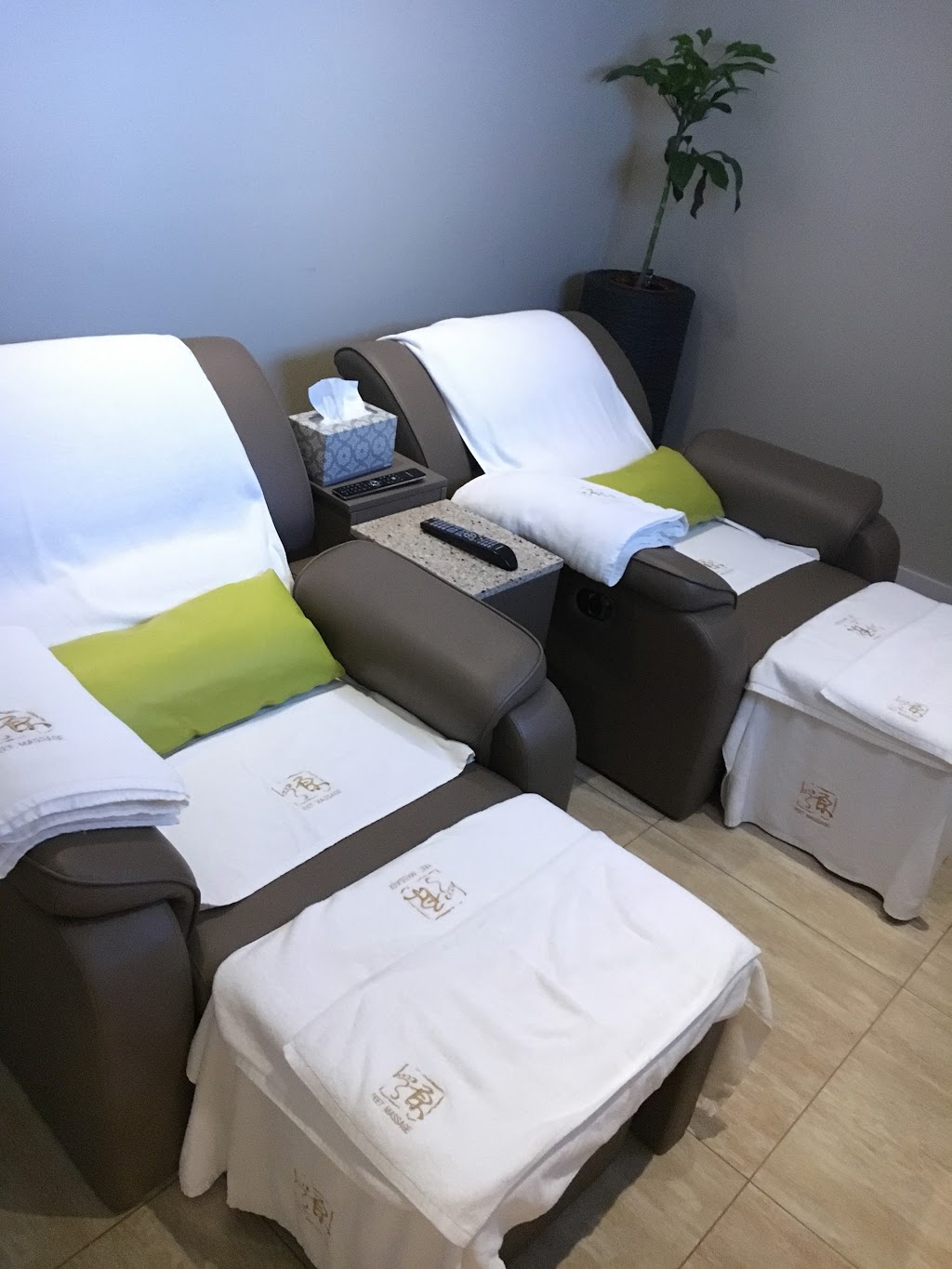 Yuen foot massage and nail spa | 3847 Kingsway, Burnaby, BC V5H 1Y5, Canada | Phone: (778) 986-6988