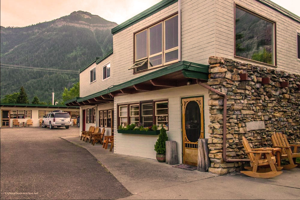 Bear Mountain Motel | 208 Mt View Rd, Waterton Park, AB T0K 2M0, Canada | Phone: (403) 859-2366