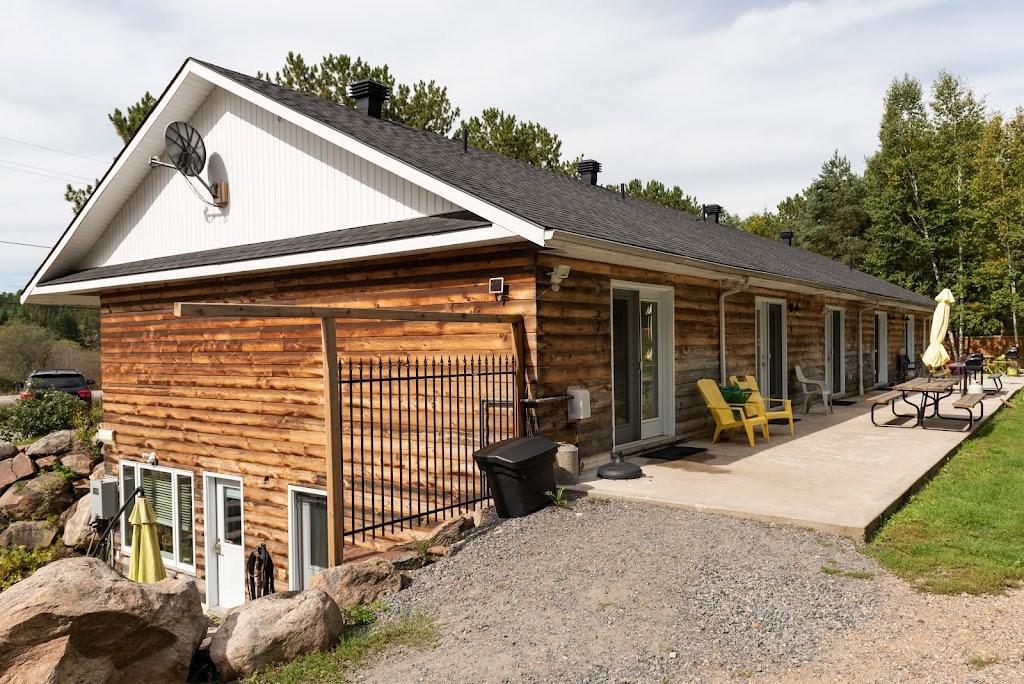 Algonquin Accommodations | 29614 ON-60, Whitney, ON K0J 2M0, Canada | Phone: (613) 637-1220