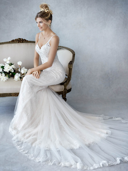 Brendas Bridal Boutique | 18 Yonge St N, Tara, ON N0H 2N0, Canada | Phone: (519) 934-3883