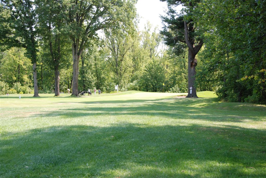 Club De Golf St-Andre Est Inc | 137 Rue de la Seigneurie, Saint-André-dArgenteuil, QC J0V 1X0, Canada | Phone: (450) 537-3533