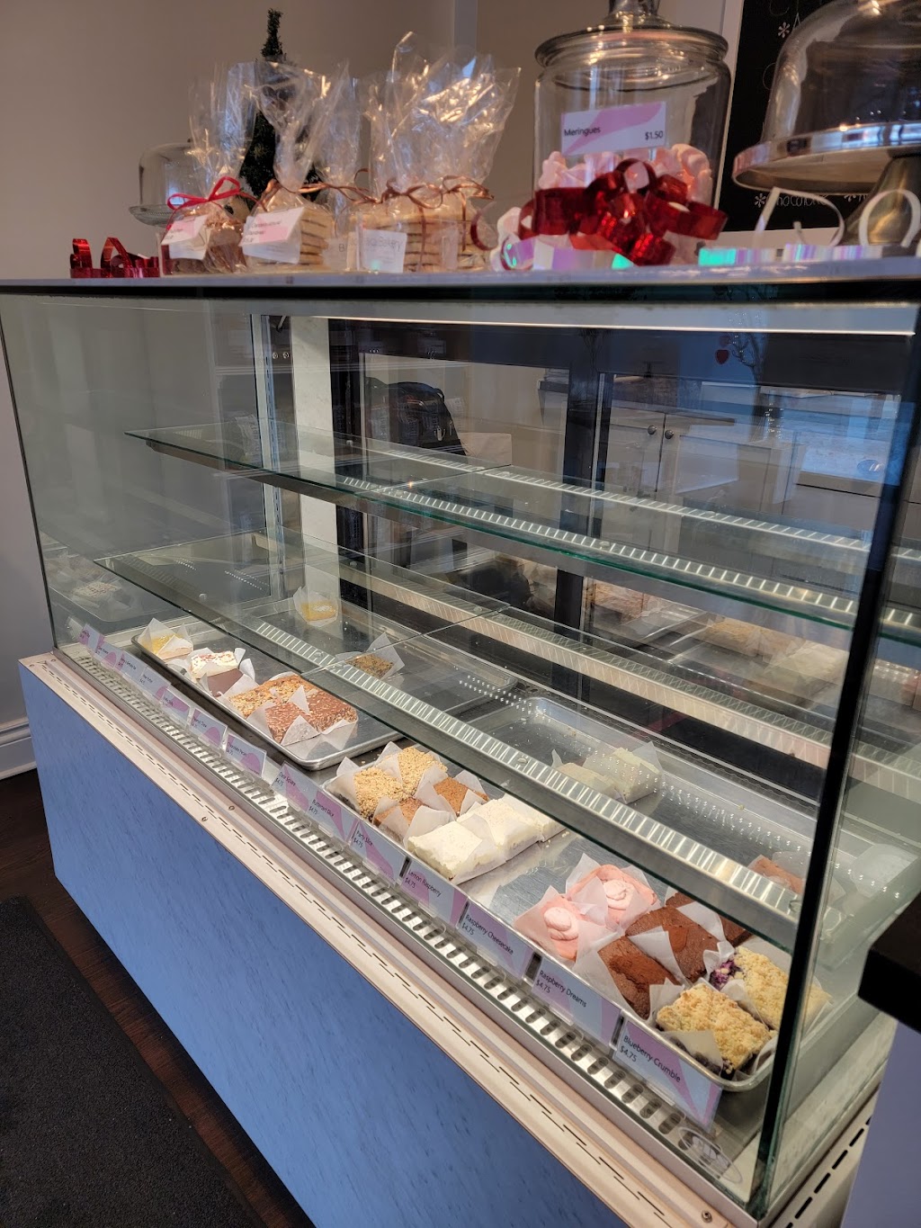 Lilac Bakery | 920 Grosvenor Ave, Winnipeg, MB R3M 0N4, Canada | Phone: (204) 992-8000