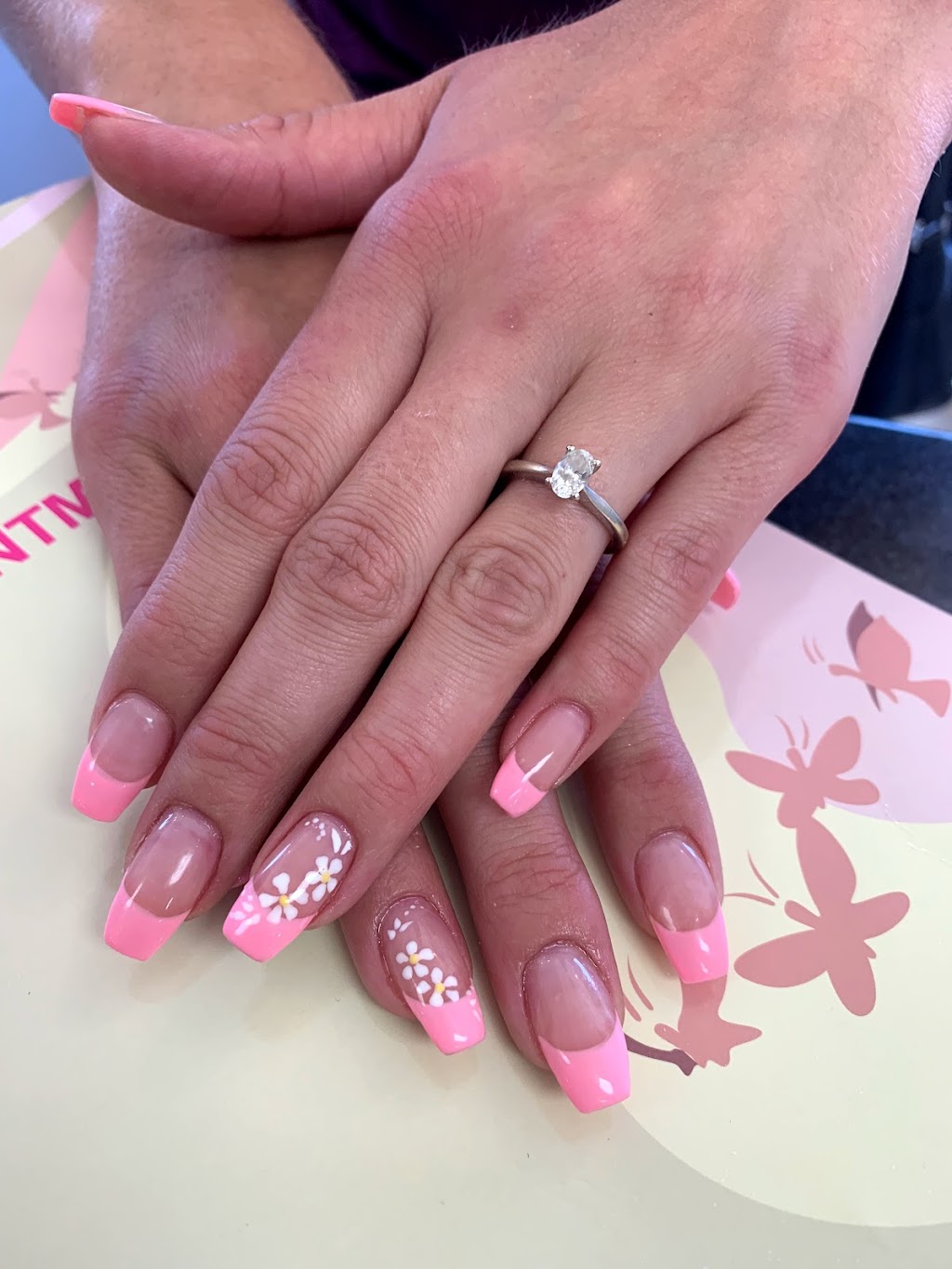 Hot Nails | 1345 Huron St #7, London, ON N5V 2E3, Canada | Phone: (519) 453-5162