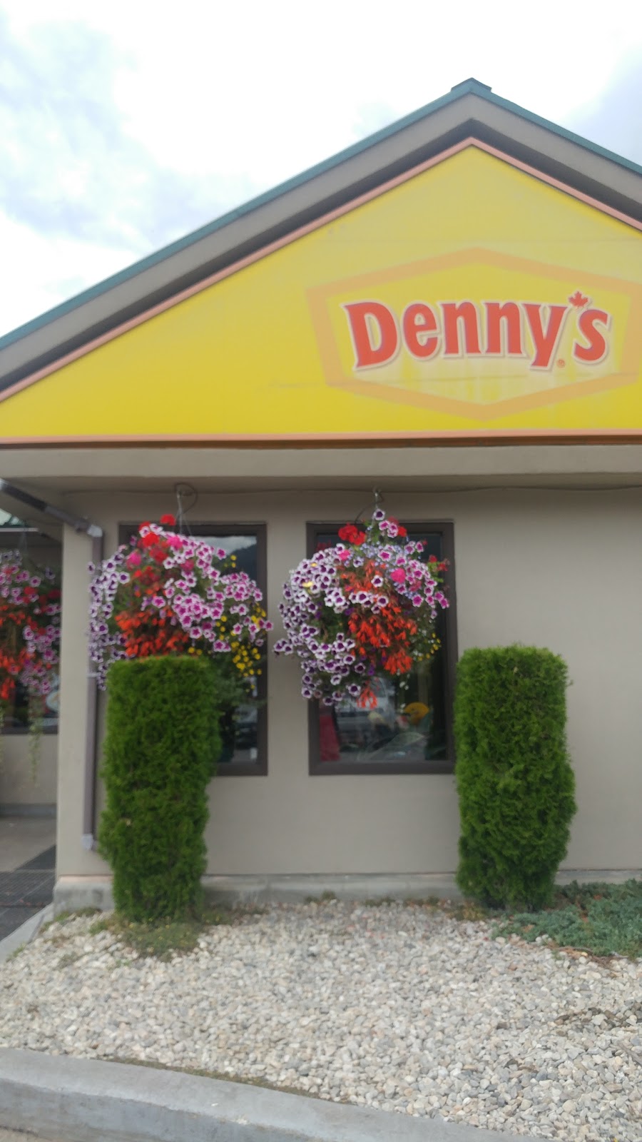 Dennys | 1891 Fraser Dr, Revelstoke, BC V0E 2S0, Canada | Phone: (250) 837-2034