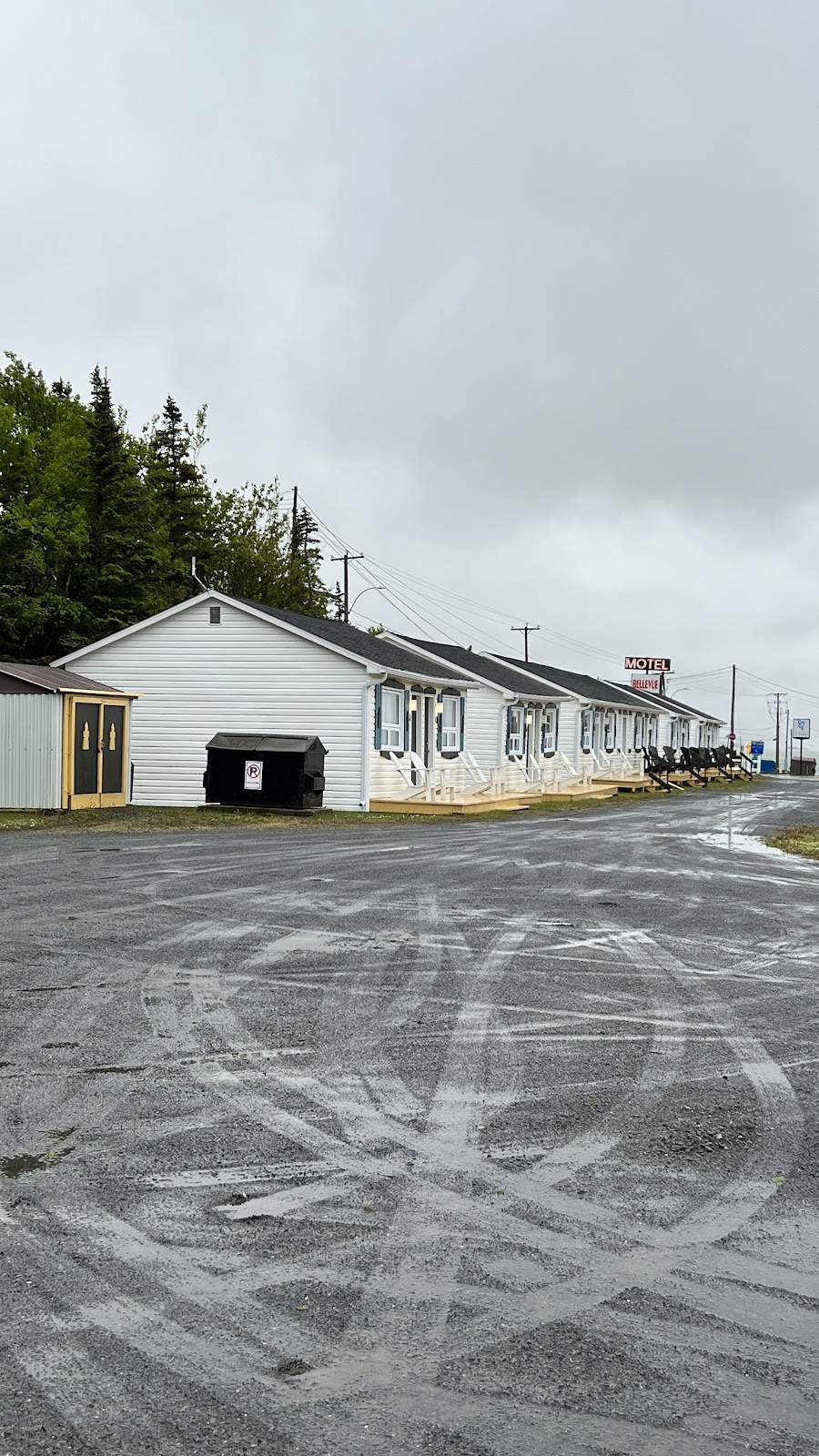 Motel Bellevue | 201 Rue Mackay, Rivière-du-Loup, QC G5R 3Z5, Canada | Phone: (418) 862-5229