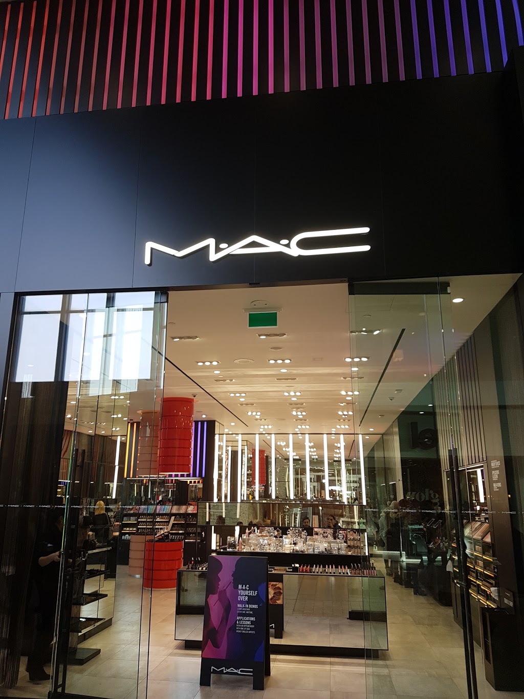 MAC Cosmetics | 1 Yorkdale Rd, North York, ON M6A 2T9, Canada | Phone: (416) 781-1330