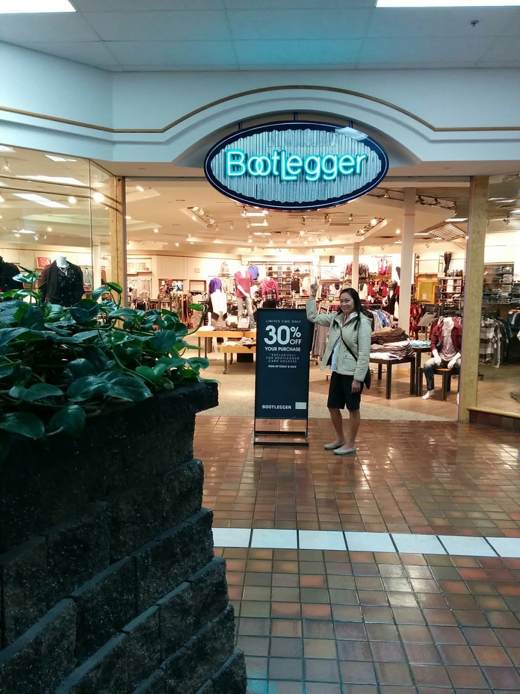 The Mall at Piccadilly | 1151 10 Ave SW, Salmon Arm, BC V1E 1T3, Canada | Phone: (250) 832-0441