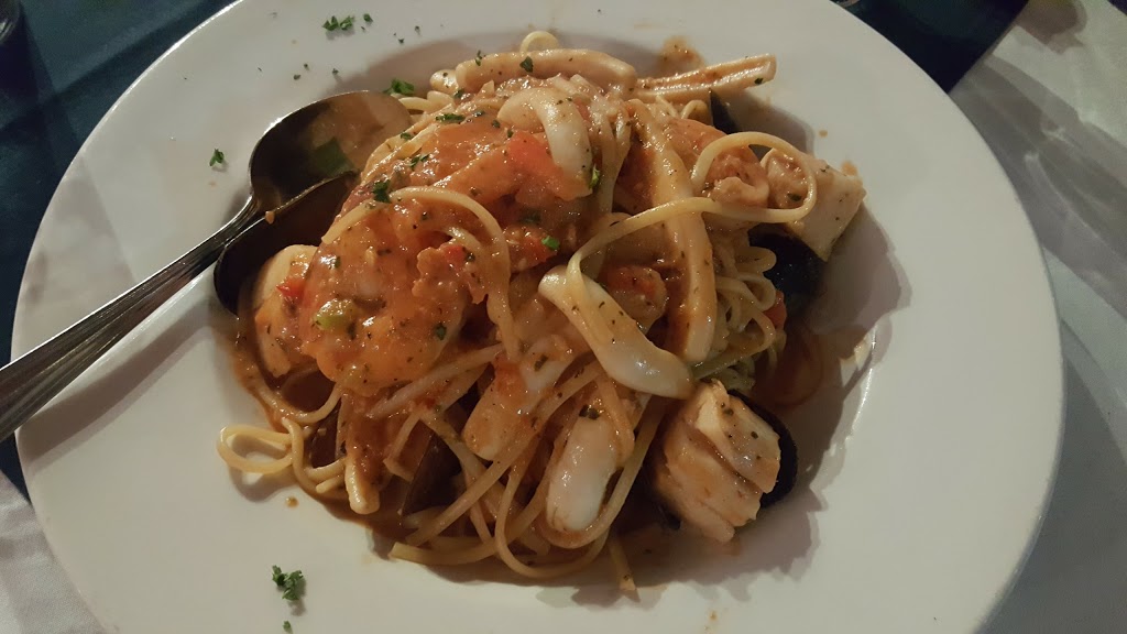 Bluffers Restaurant | 7 Brimley Rd S, Scarborough, ON M1M 3W3, Canada | Phone: (416) 264-2337
