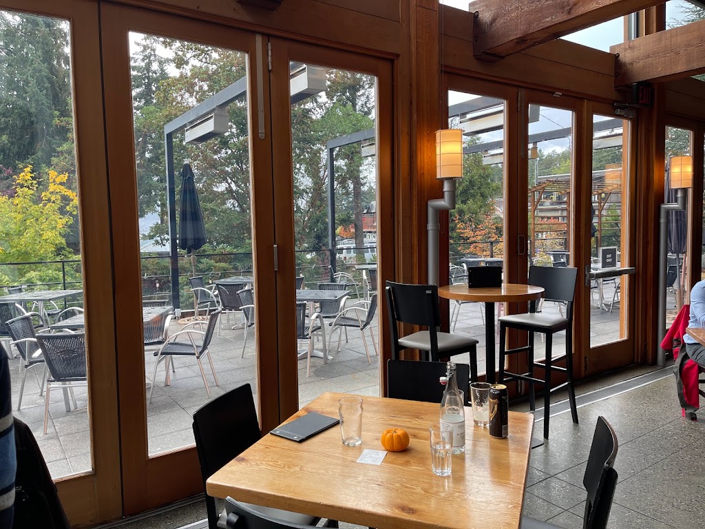 The Pub at Brentwood Bay Resort | 849 Verdier Ave, Brentwood Bay, BC V8M 1C5, Canada | Phone: (250) 544-5102