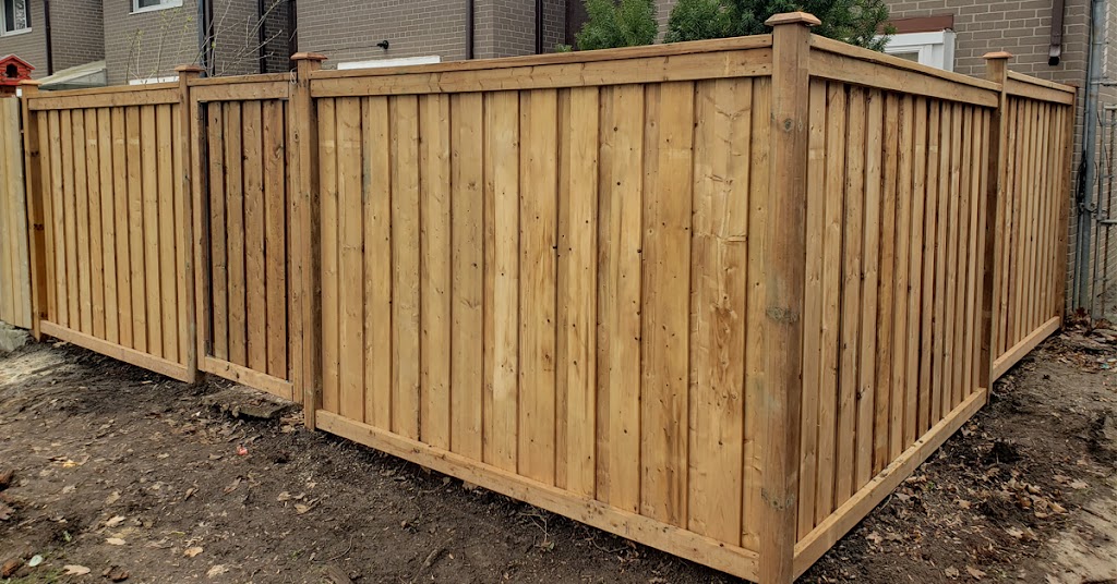 The fence builder | 1983 Hindhead Rd, Mississauga, ON L5J 1N8, Canada | Phone: (647) 991-7322