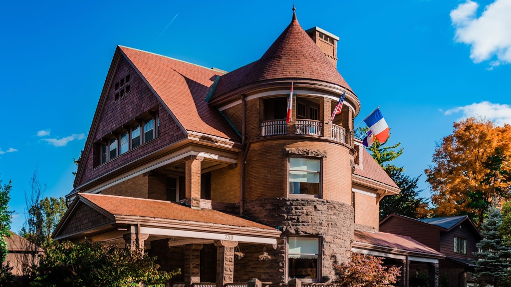 Château la Motte Guest House | 210 Vansittart Ave, Woodstock, ON N4S 6E9, Canada | Phone: (647) 783-4440