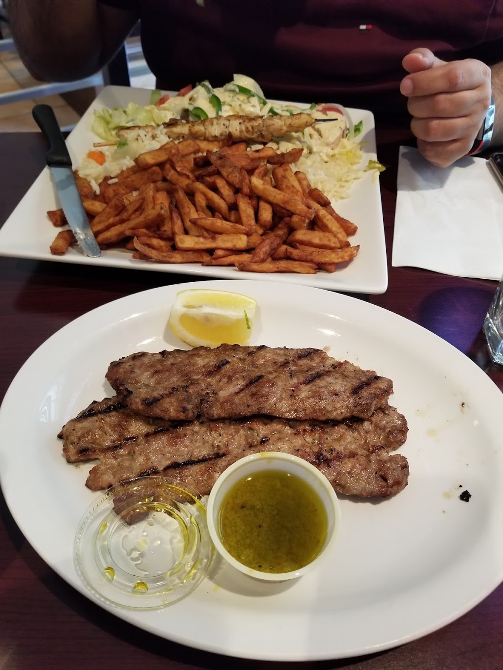 Resto-Bar Julianos | 5300 Boulevard Saint-Martin O, Laval, QC H7T 2Y1, Canada | Phone: (450) 688-8131