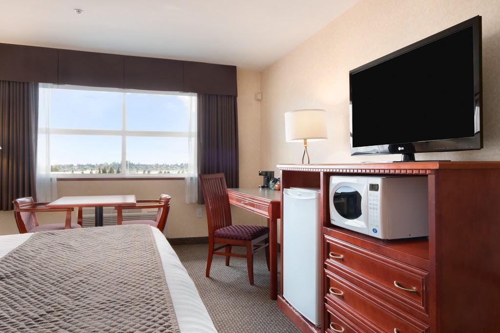 Days Inn & Suites by Wyndham Langley | 20250 Logan Ave, Langley City, BC V3A 4L6, Canada | Phone: (604) 539-0100