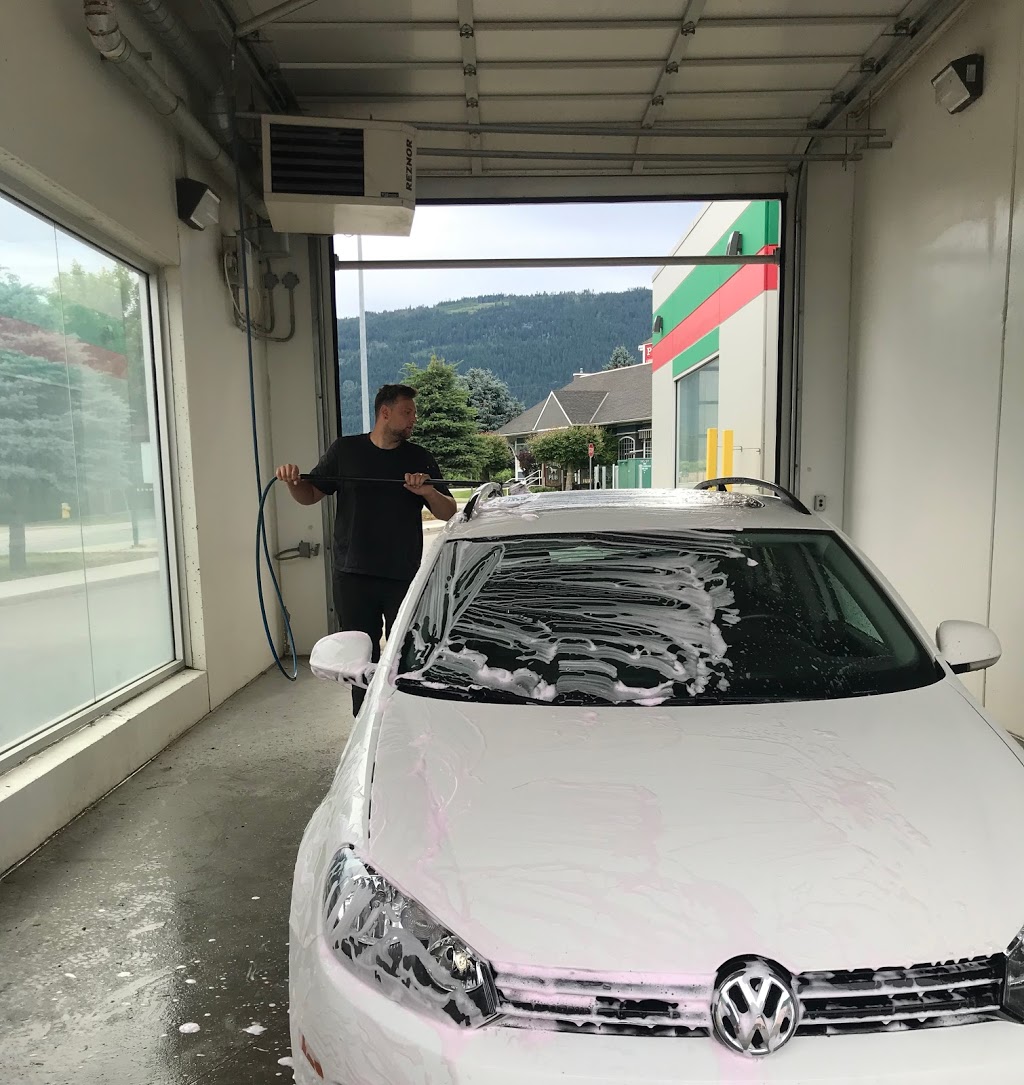 Gateway carwash | 2801 10th Ave NE, Salmon Arm, BC V1E 2S3, Canada | Phone: (778) 489-5577