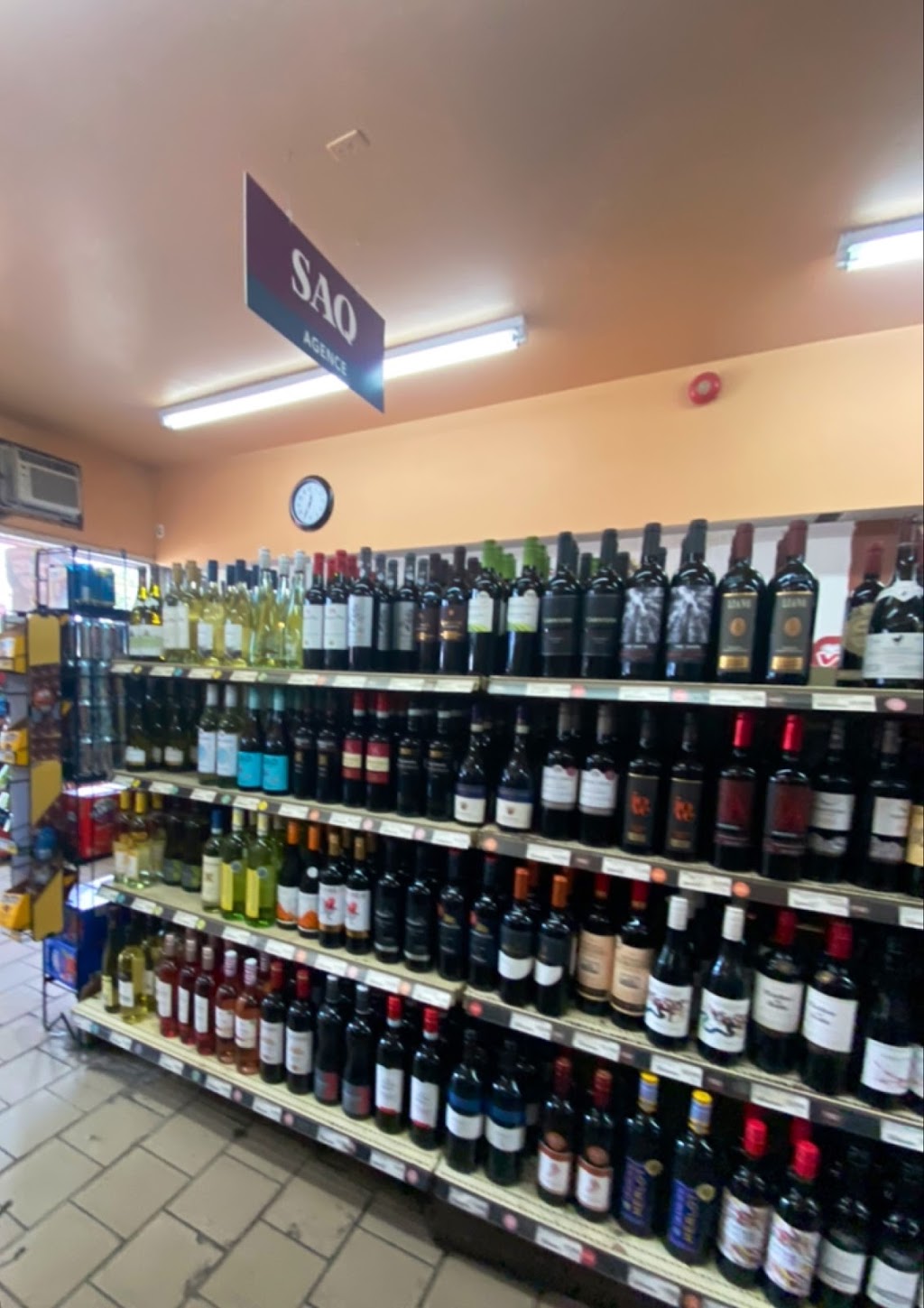 SAQ Agence - Épicerie du Carrefour | 2423 Chem. de lÉglise, Sainte-Clotilde-de-Châteauguay, QC J0L 1W0, Canada | Phone: (833) 587-2727