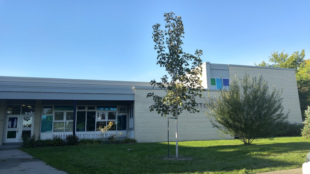 École Paul-Comtois | 1701 Rue de Lucerne, Laval, QC H7M 2E9, Canada | Phone: (450) 662-7000 ext. 6270