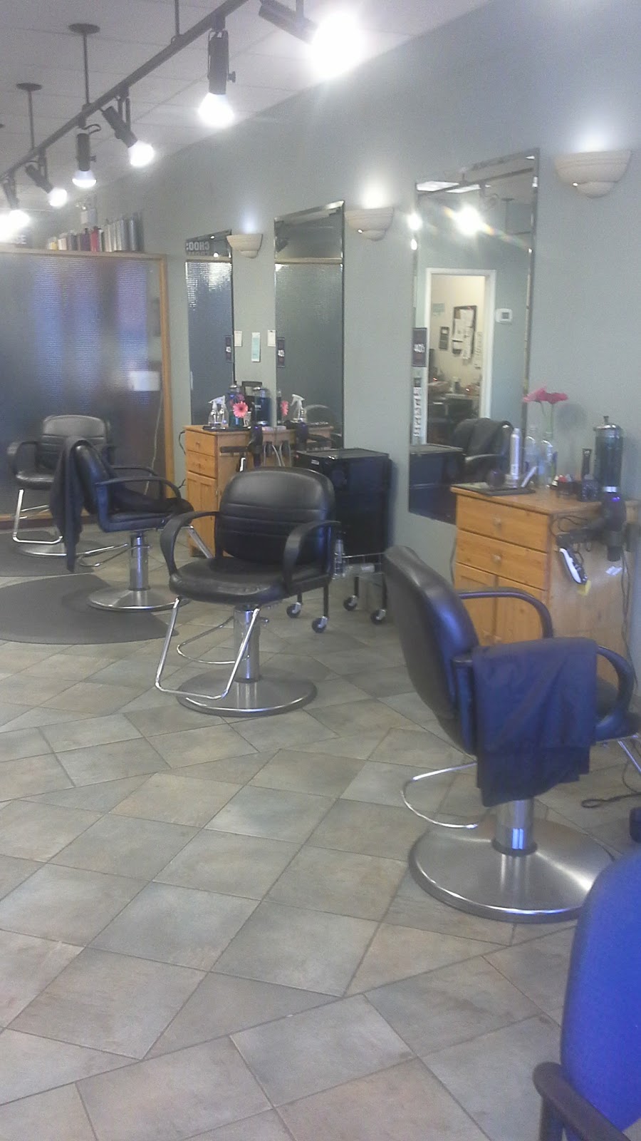 Island Haircutting Co. | 9810 7 St #202, Sidney, BC V8L 4W6, Canada | Phone: (250) 656-3700