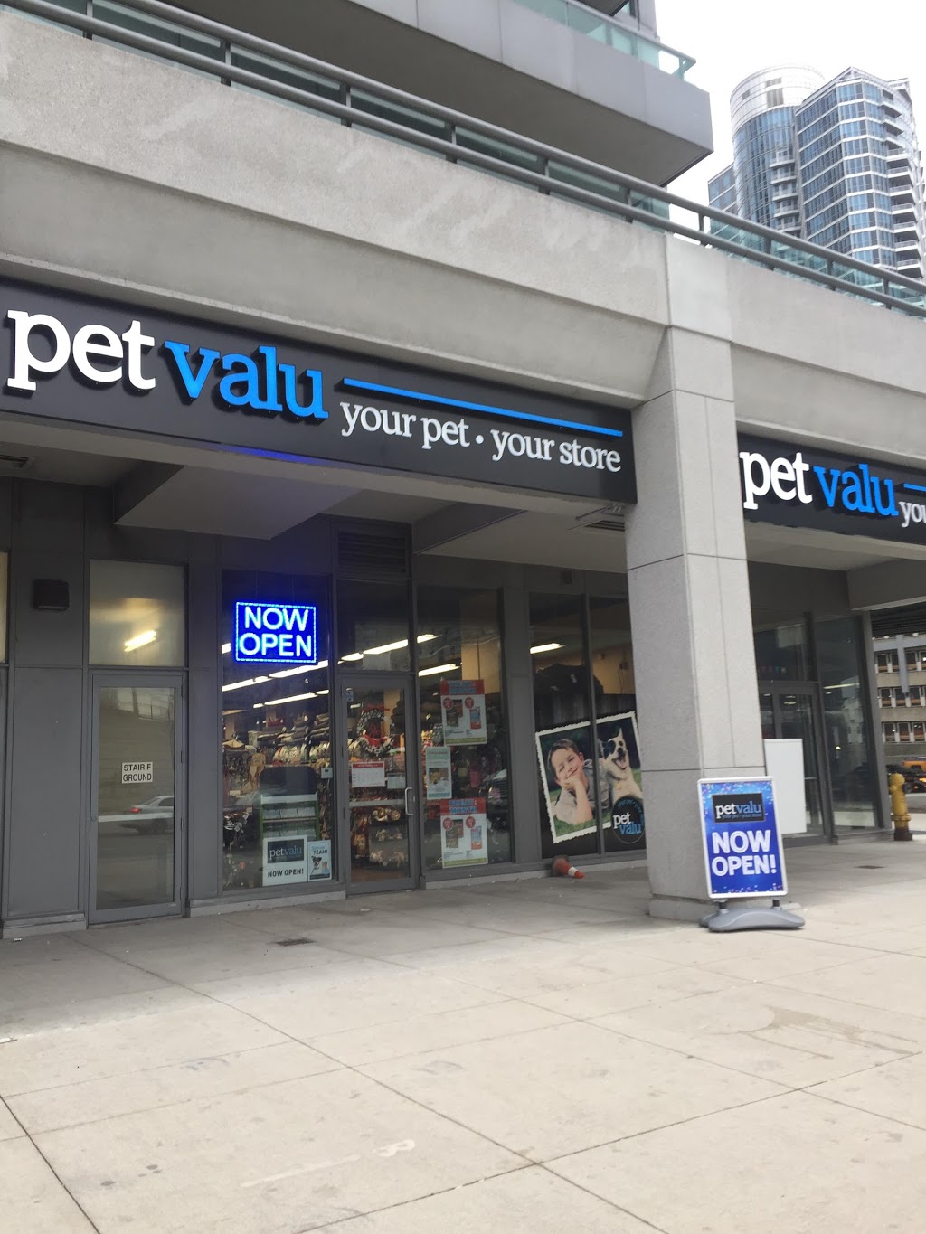 Pet Valu | 11 Lower Simcoe St, Toronto, ON M5J 3A1, Canada | Phone: (647) 350-6738