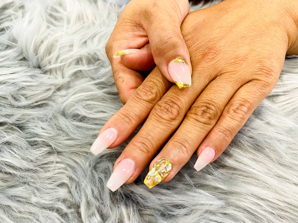 A.T. Nails | 624 Bloor St, Mississauga, ON L5A 3V9, Canada | Phone: (905) 232-0777