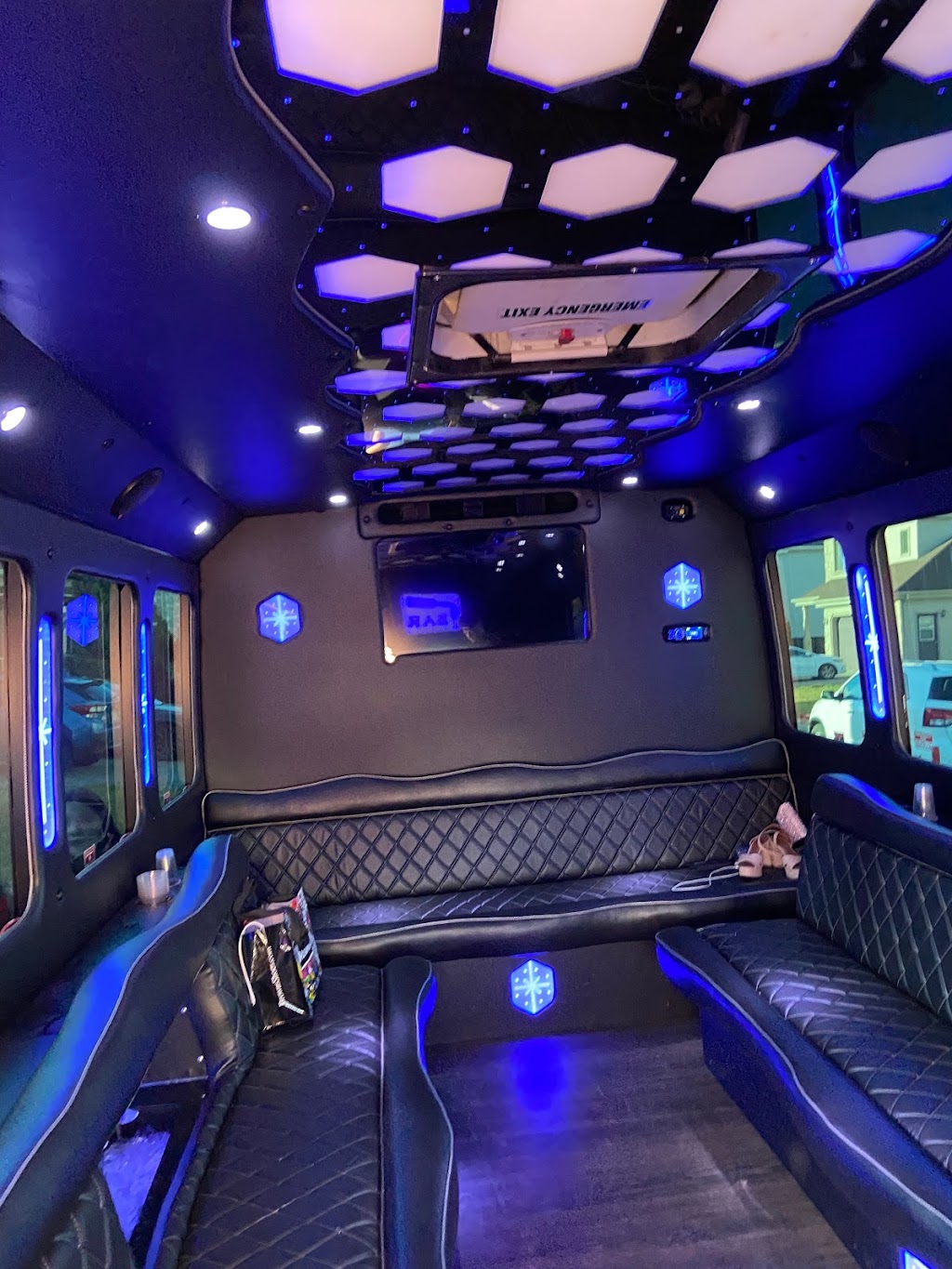 Autobus Limo | 8500 Chem. Delmeade, Mont-Royal, QC H4T 1L6, Canada | Phone: (514) 363-6035