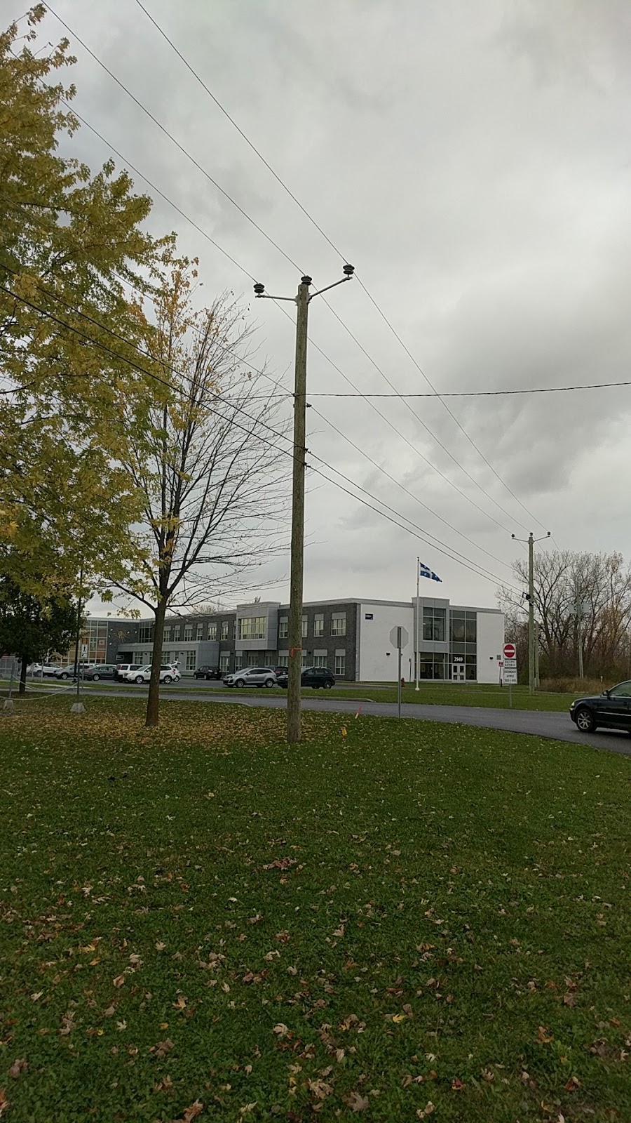 École De Léquinoxe | 2949 Boulevard de la Renaissance, Laval, QC H7L 0H3, Canada | Phone: (450) 662-7000