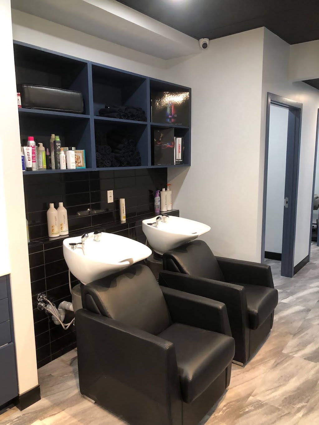 Royal Hair Castle | 1730 Leila Ave #102B, Winnipeg, MB R2P 1Z1, Canada | Phone: (204) 807-4350