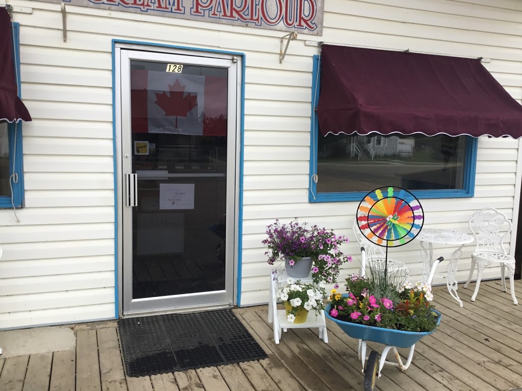 Sweet Treats Ice Cream Parlour | 128 Saskatchewan St, Elbow, SK S0H 1J0, Canada | Phone: (306) 262-3608