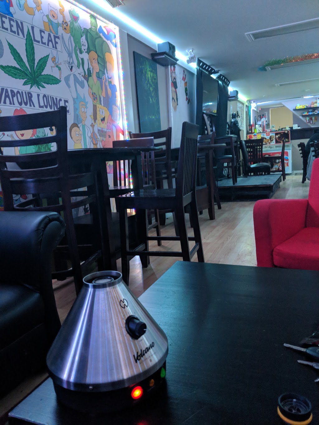 Green Leaf Vapour Lounge | 85 Rosedale Ave W #1, Brampton, ON L6X 1K1, Canada | Phone: (905) 555-5555