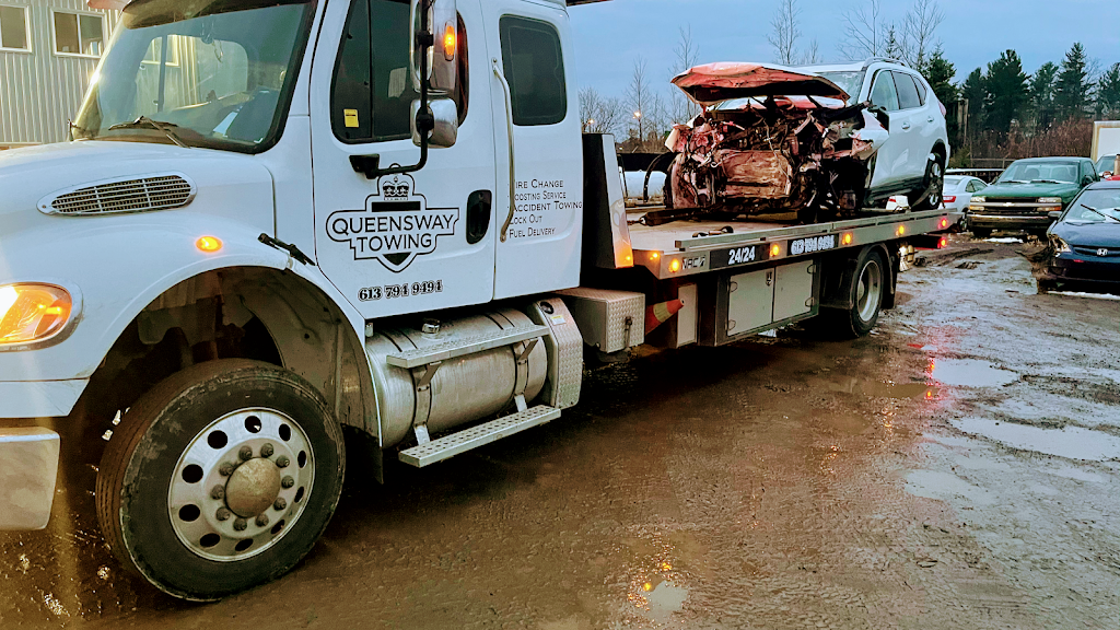 Queensway Towing | 323 Coventry Rd #77, Ottawa, ON K1K 3X6, Canada | Phone: (613) 794-9494