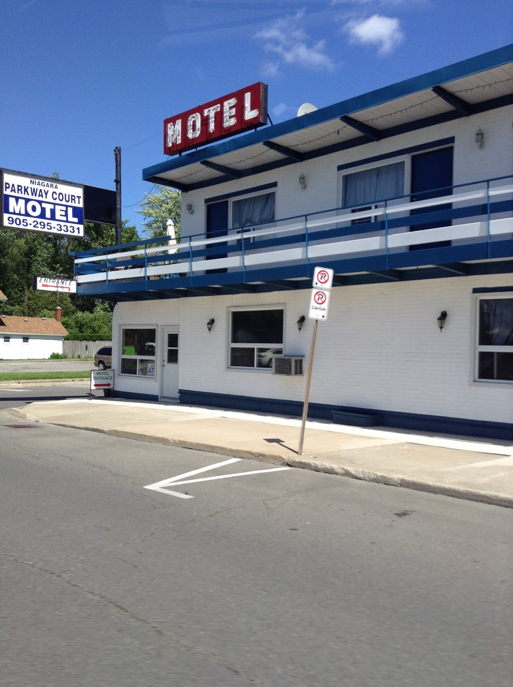 Niagara Parkway Court Motel | 3708 Main St, Niagara Falls, ON L2G 6B1, Canada | Phone: (905) 295-3331