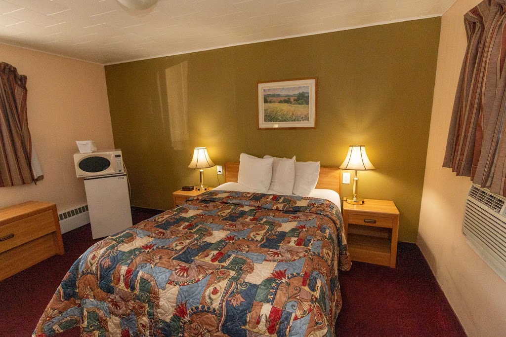 Rogers Motel | 178 Lombard St, Smiths Falls, ON K7A 5B8, Canada | Phone: (613) 283-5200