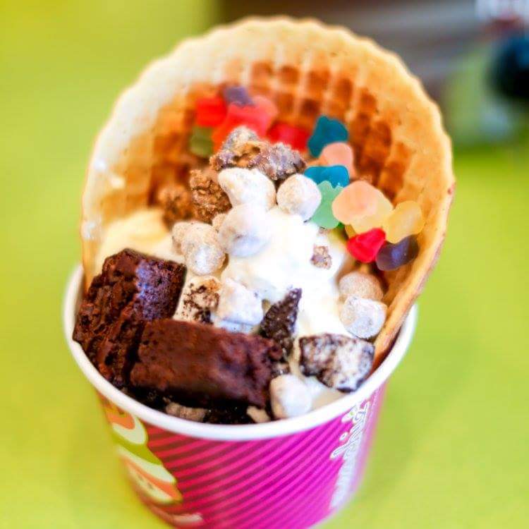 Menchies | 2690 Erin Centre Blvd Unit A003, Mississauga, ON L5M 5P5, Canada | Phone: (905) 607-1117