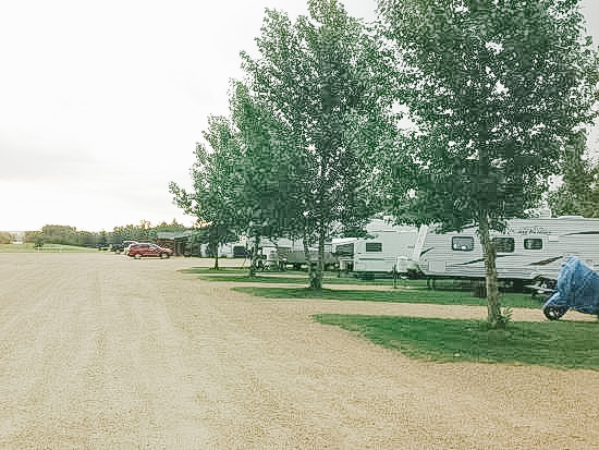 Fawn Meadows Lodge, Cabins & Year Round RV Park | 2201 18 Ave, Delburne, AB T0M 0V0, Canada | Phone: (403) 749-2099