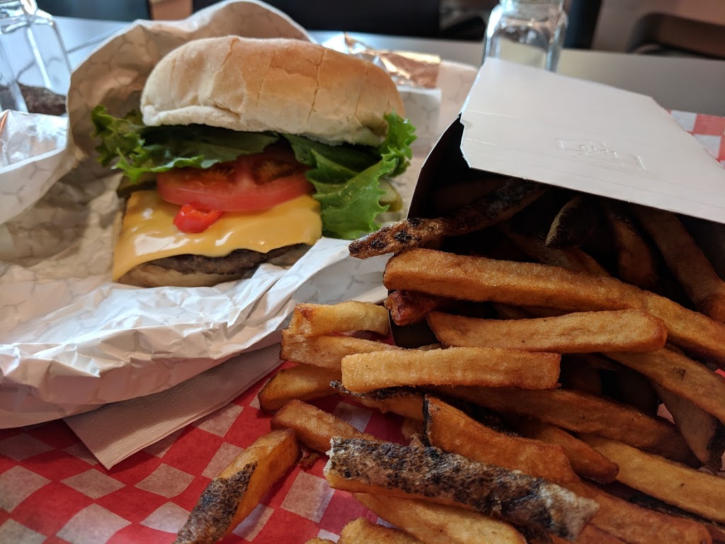 YummY Real Burger | 13207 Lundys Ln, Niagara Falls, ON L2E 6S4, Canada | Phone: (905) 227-6006