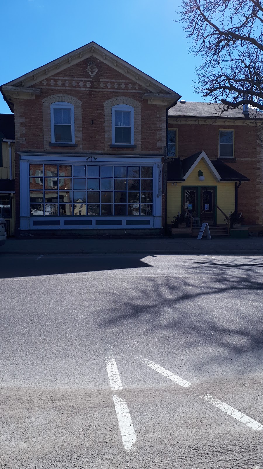 Halliday House & Co | 9 Queen St, Cookstown, ON L0L 1L0, Canada | Phone: (705) 458-4436