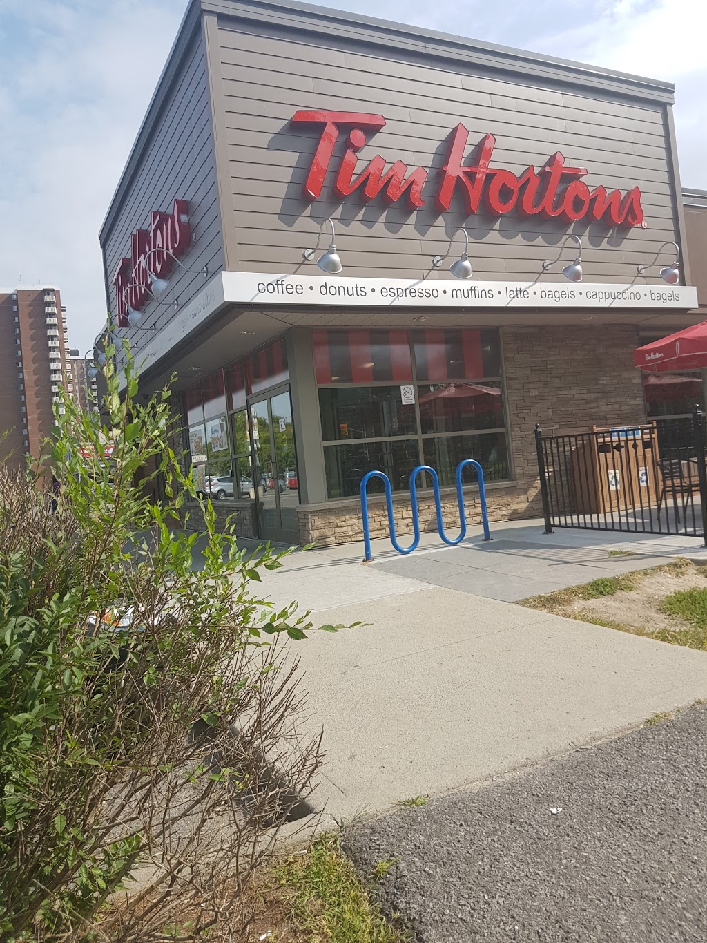 Tim Hortons | 1583 Alta Vista Dr, Ottawa, ON K1G 0E9, Canada | Phone: (613) 526-4400