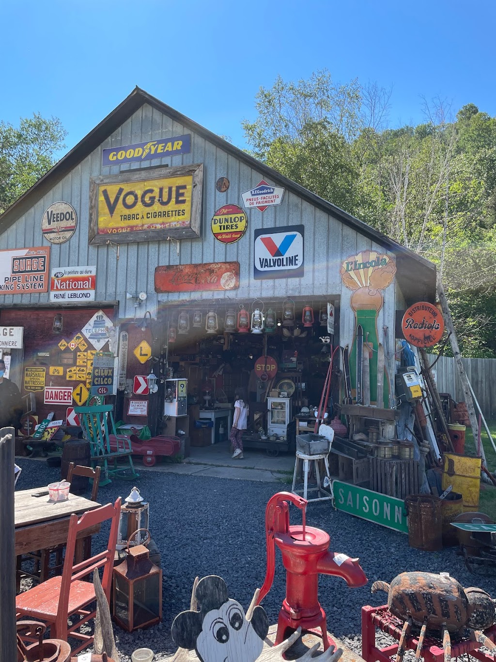 Brocante Des Sept Côtes | 3345 Bd Malcolm-Fraser, La Malbaie, QC G5A 2J6, Canada | Phone: (418) 434-1041