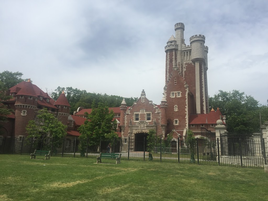 Casa Loma Parkette | 330 Walmer Rd, Toronto, ON M5R 2Y4, Canada