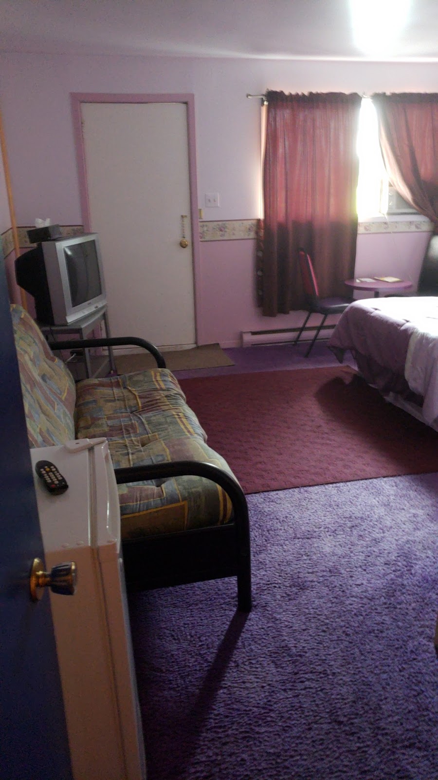 Motel Constello | 905 14e Ave, La Guadeloupe, QC G0M 1G0, Canada | Phone: (418) 459-3223