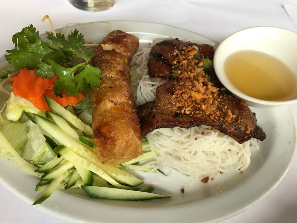 Restaurant Hoai Huong | 8500 Boulevard Taschereau, Brossard, QC J4X 2T4, Canada | Phone: (450) 671-2715