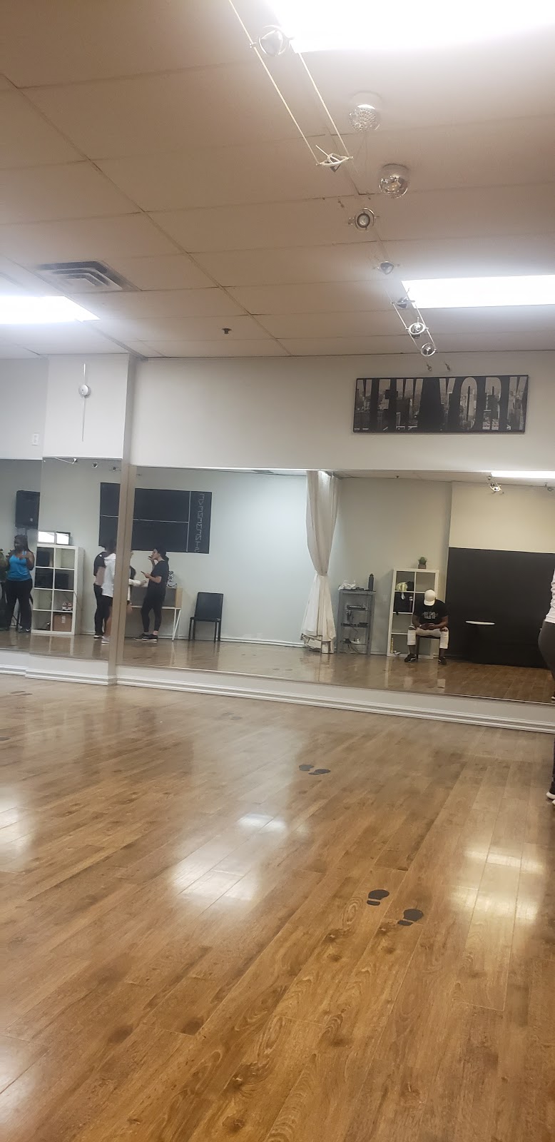 Dance School Alejandro | 321 Boulevard Saint-Martin O, Laval, QC H7M 1Y7, Canada | Phone: (514) 668-1313