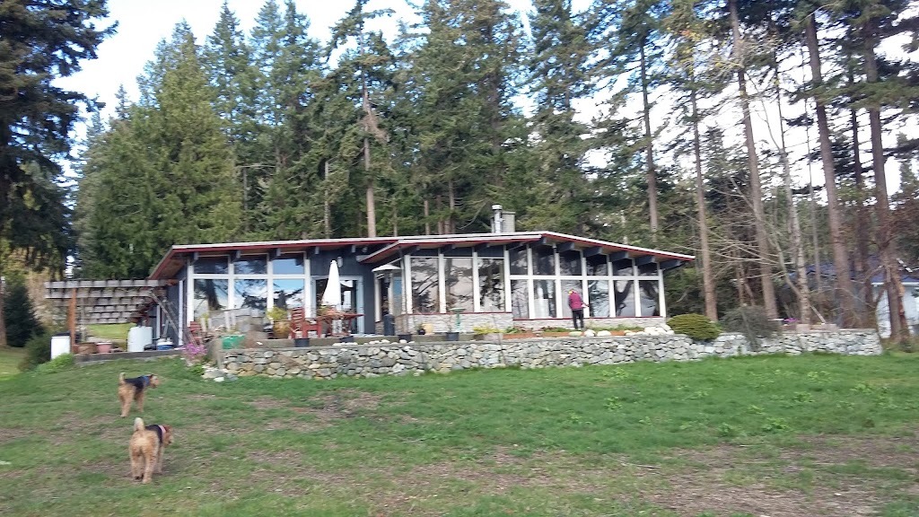 West Coast Cottage | 7667 Fats Cres, Powell River, BC V8A 0R3, Canada | Phone: (604) 485-6136