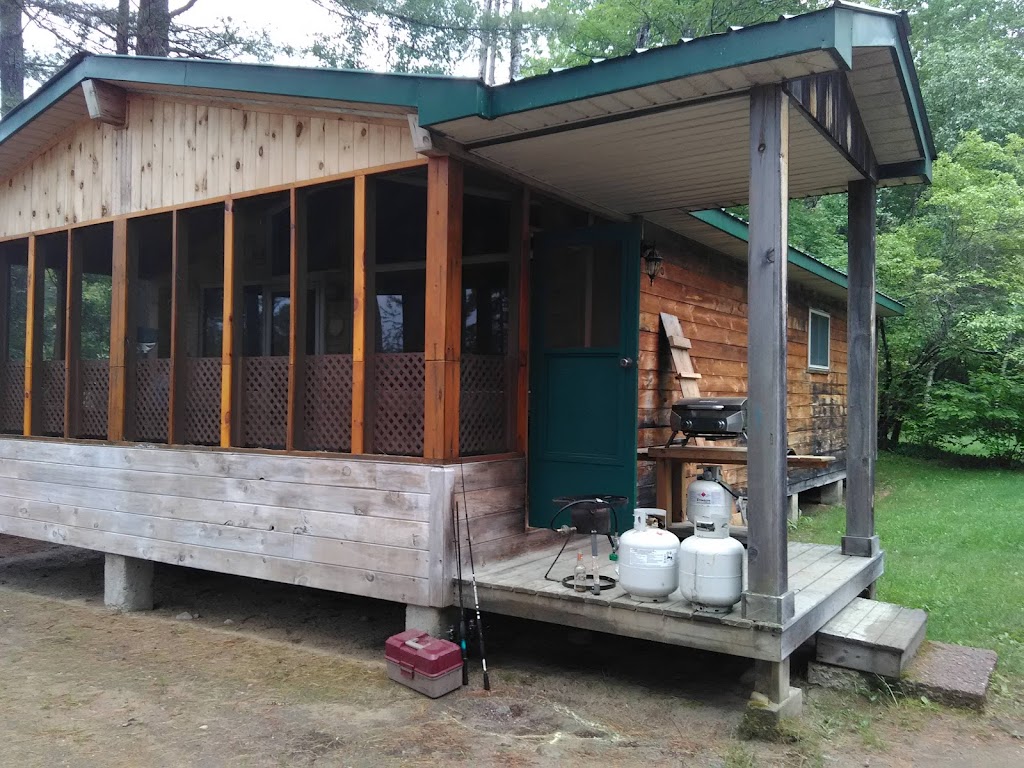 Pinecrest Lodge | 501 Pinecrest Rd, Deep River, ON K0J 1P0, Canada | Phone: (613) 633-1964