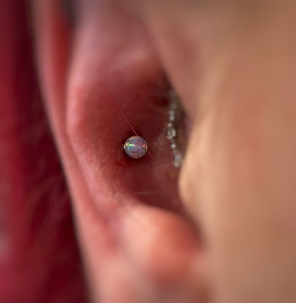 Roxanne Lafleur Piercing | 890 Rue Notre-Dame, Saint-Sulpice, QC J5W 3W5, Canada | Phone: (514) 518-5965