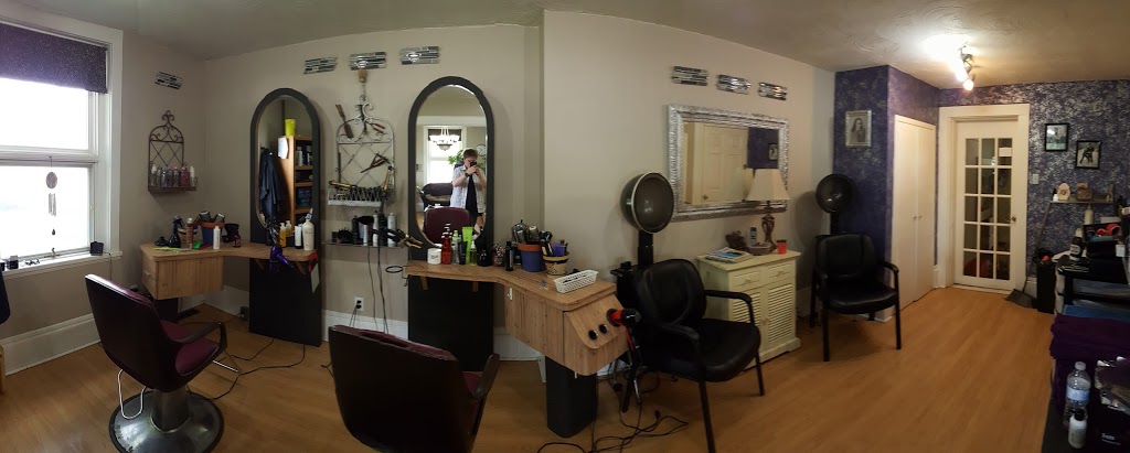 T Js Hair Place | 193 Elgin St W, Arnprior, ON K7S 1N9, Canada | Phone: (613) 623-3927